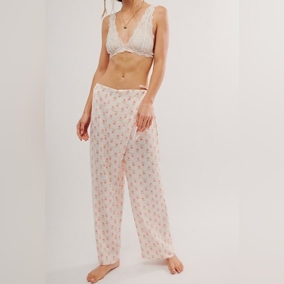 Free People Intimately First Choice Lounge - Picture 1 of 5